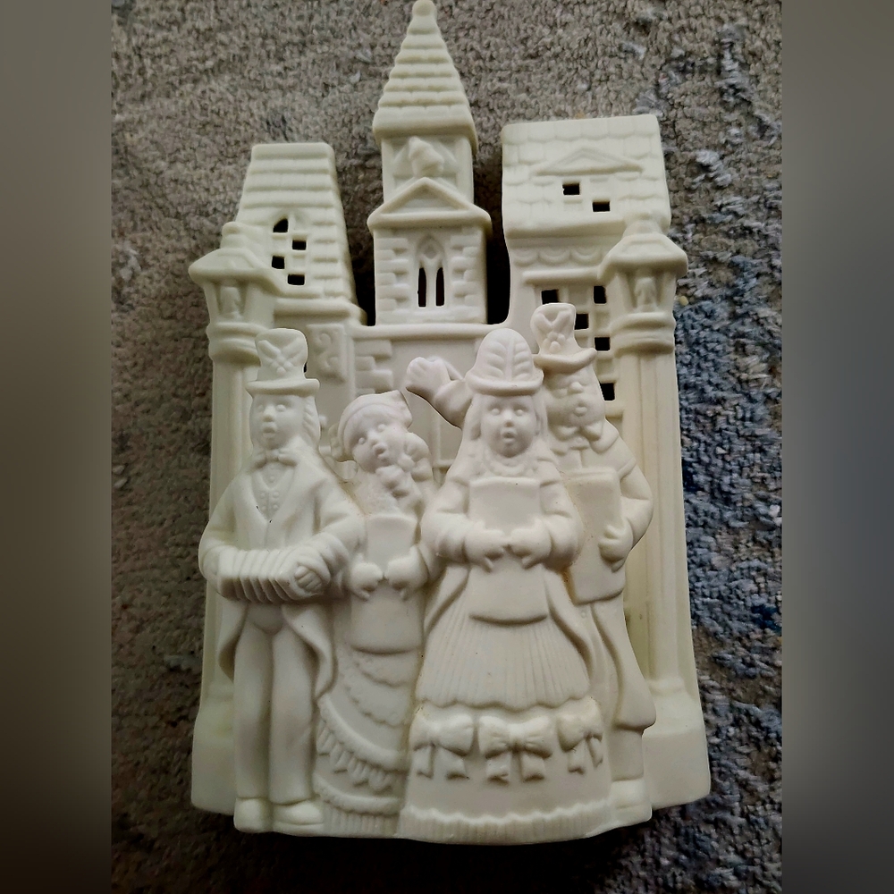PartyLite Village Carolers Cream Color.